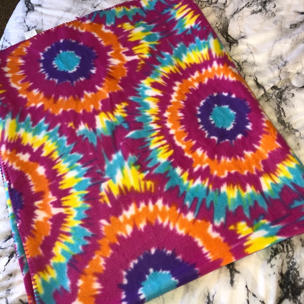 Tie dye fleece blanket
